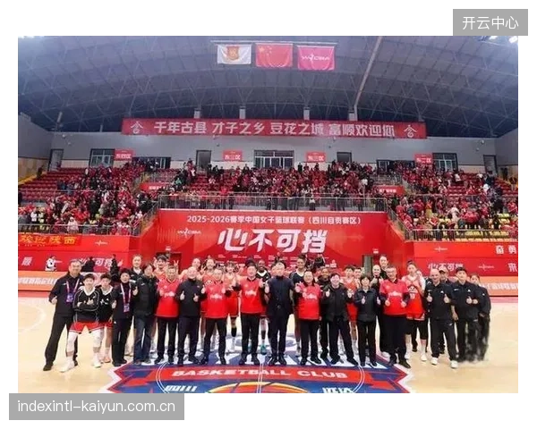 奥贡鲍尔转型组织核心，飞翼队团队传导球撕裂对手联防体系。