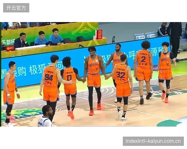 上海队赛季表现极具统治力，常规赛与杯赛双双夺魁。